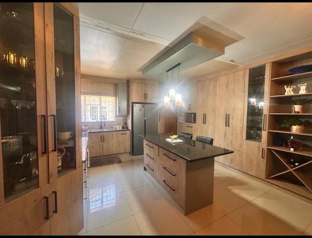 3 BEDROOM TOWNHOUSE FOR SALE IN MEYERVILLE